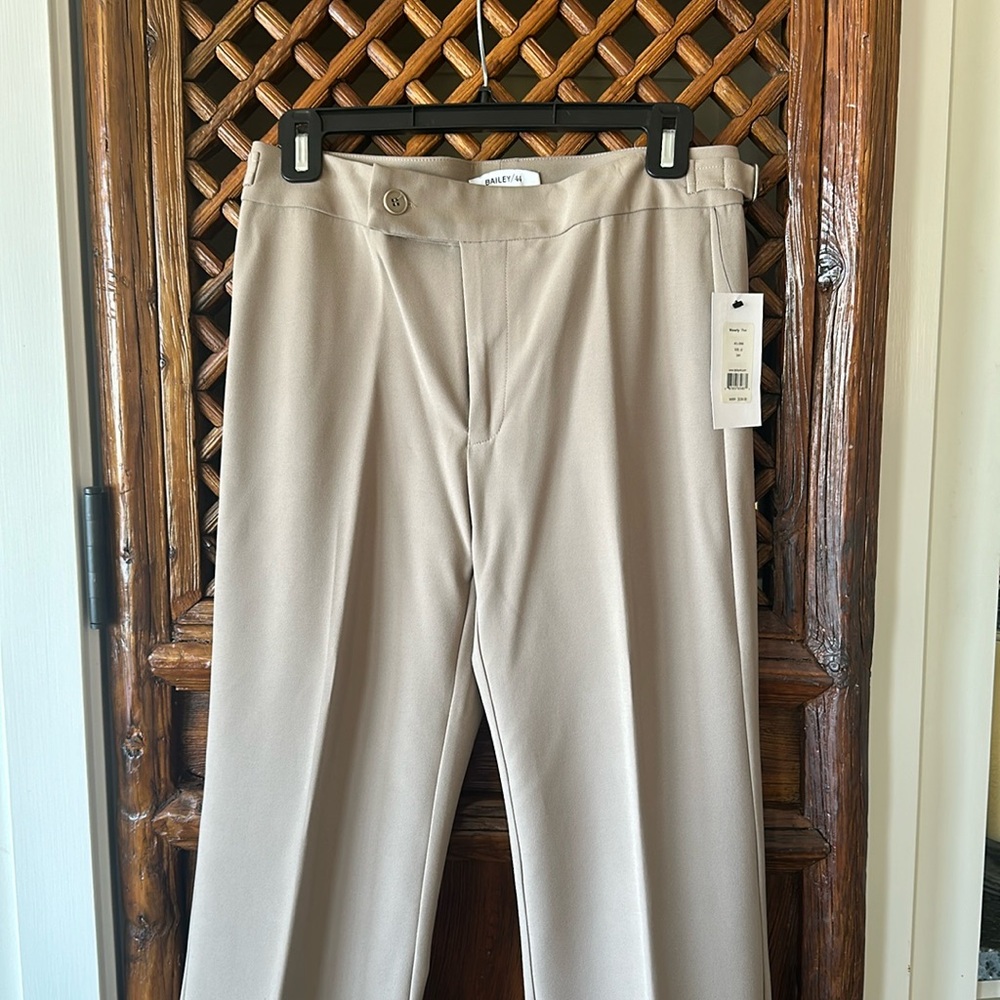 Light taupe Waverly pant by Bailey 44, Size10 NWT.